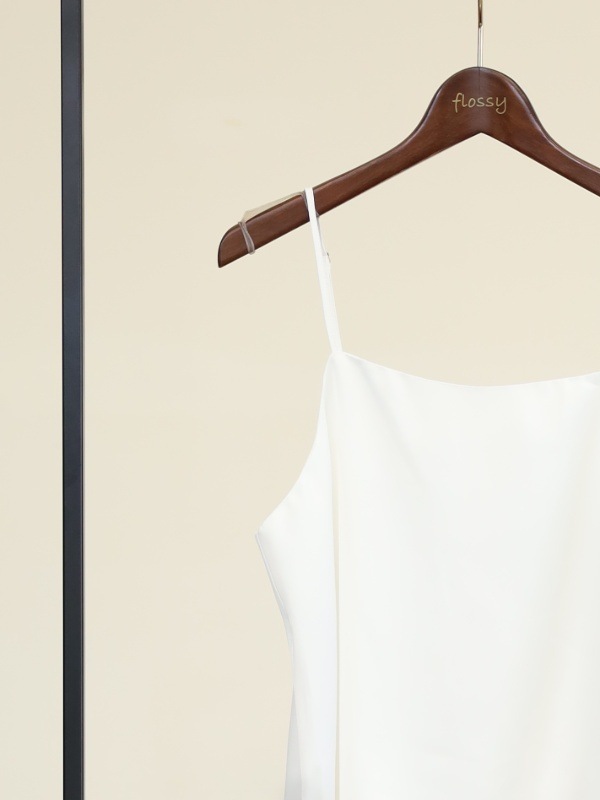 【Un carnet】裾レースキャミソール ：4月初旬お届け