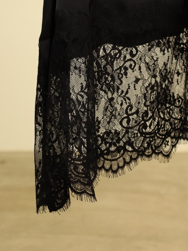 【Un carnet】裾レースキャミソール ：4月初旬お届け