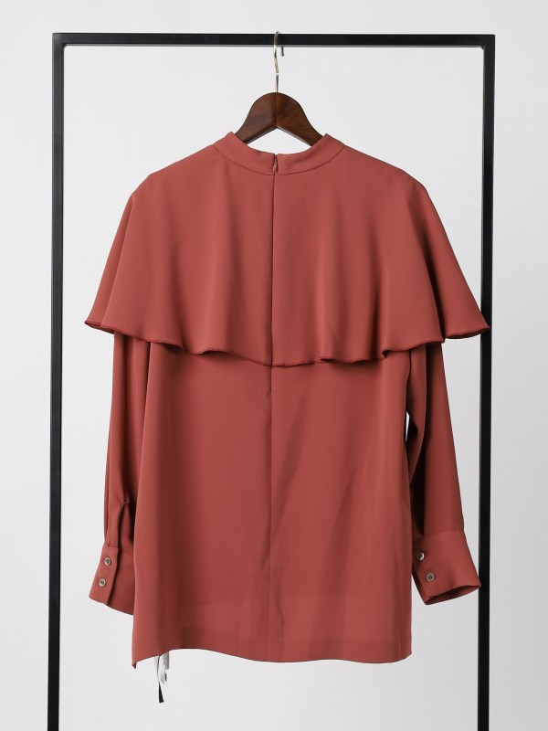 【dolly-sean】とろみサテンケープブラウス