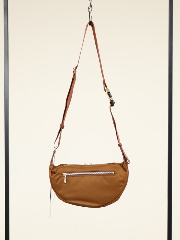 【VIOLA'dORO】半月型ナイロンボディバッグ