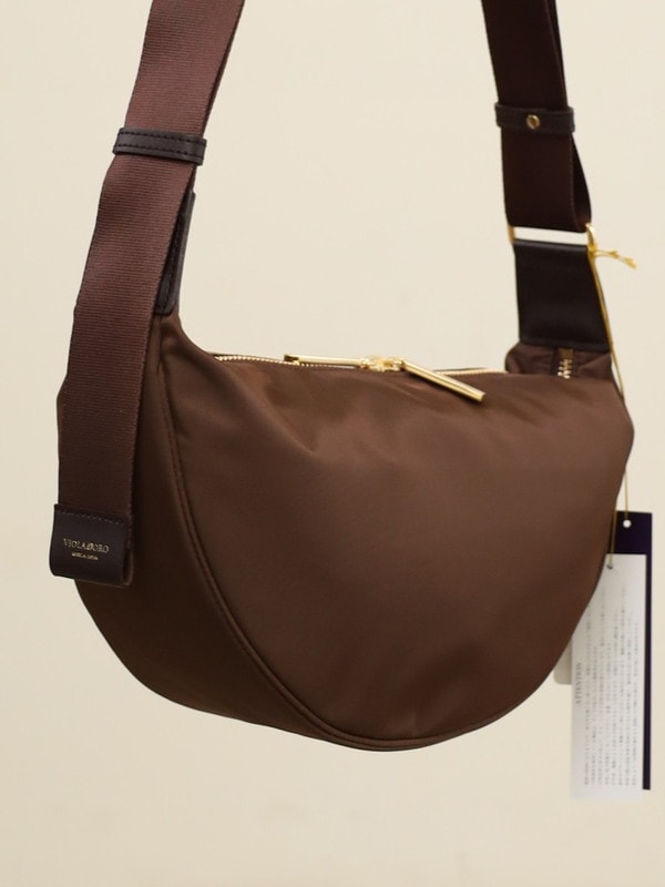 【VIOLA'dORO】半月型ナイロンボディバッグ