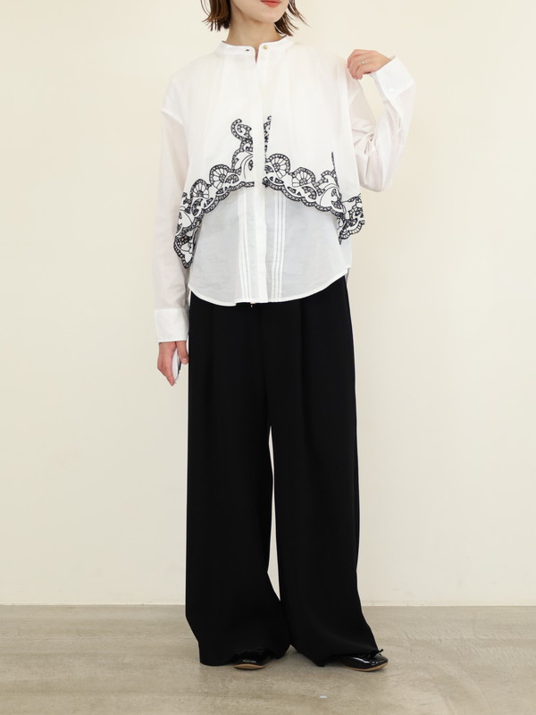 【trois】刺繍コットンボイルフラップブラウス