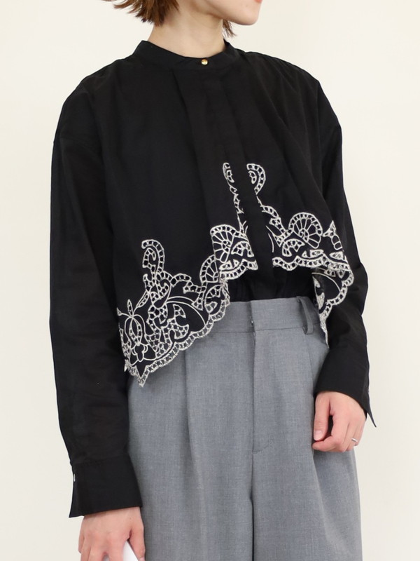 【trois】刺繍コットンボイルフラップブラウス