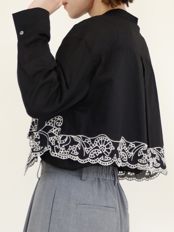 【trois】刺繍コットンボイルフラップブラウス