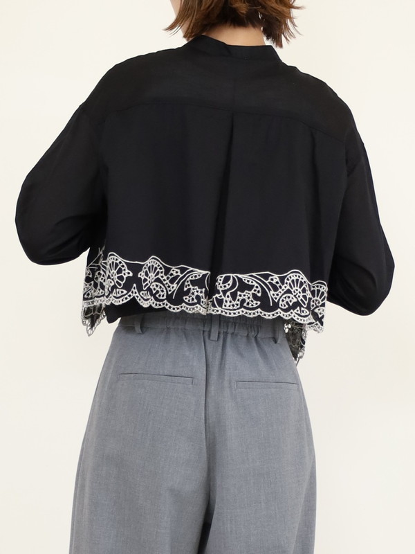 【trois】刺繍コットンボイルフラップブラウス