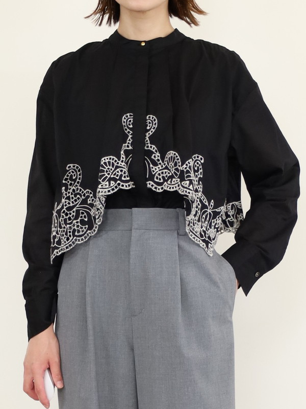 【trois】刺繍コットンボイルフラップブラウス