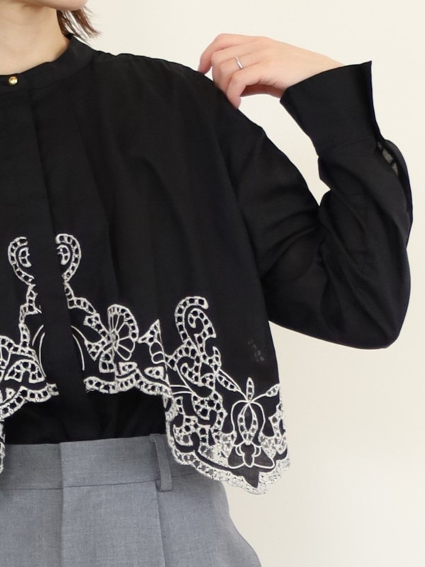 【trois】刺繍コットンボイルフラップブラウス