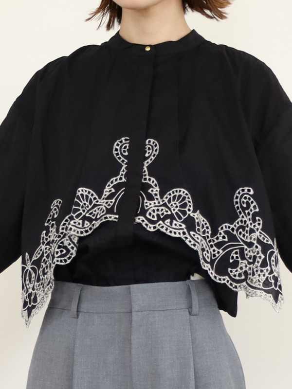 【trois】刺繍コットンボイルフラップブラウス