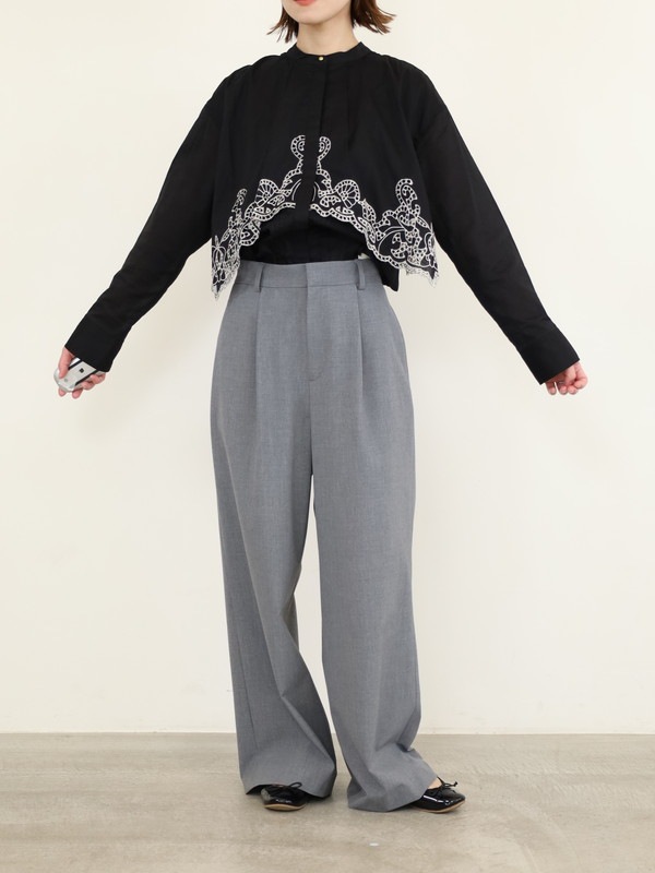 【trois】刺繍コットンボイルフラップブラウス