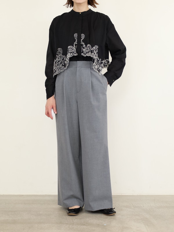 【trois】刺繍コットンボイルフラップブラウス