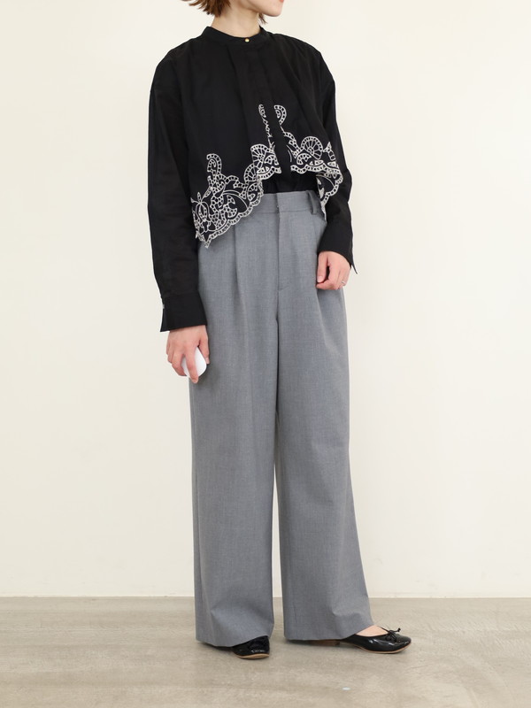 【trois】刺繍コットンボイルフラップブラウス