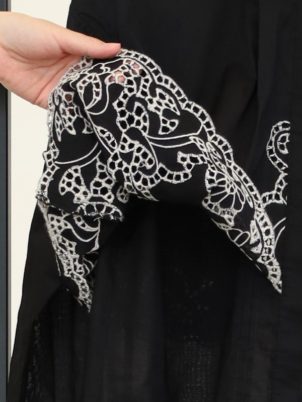 【trois】刺繍コットンボイルフラップブラウス