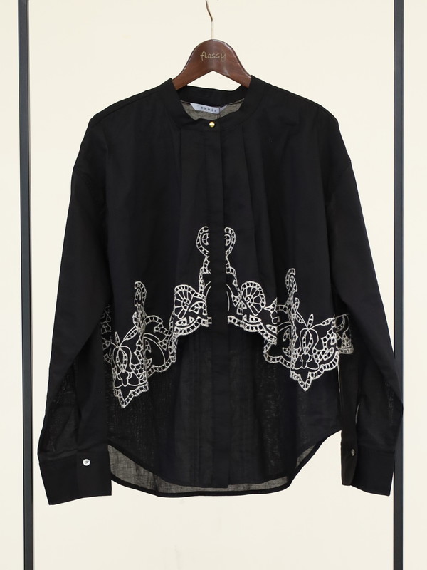 【trois】刺繍コットンボイルフラップブラウス