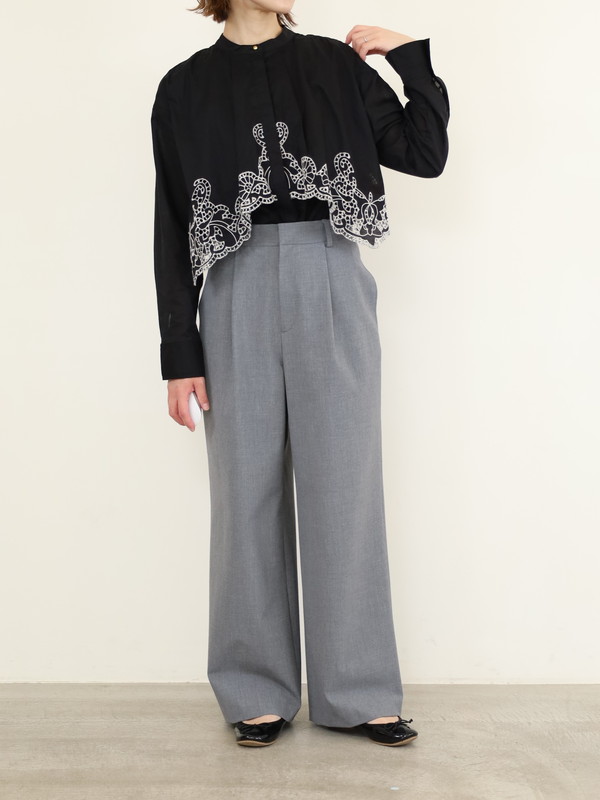 【trois】刺繍コットンボイルフラップブラウス