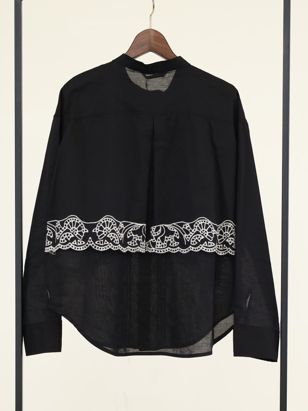 【trois】刺繍コットンボイルフラップブラウス