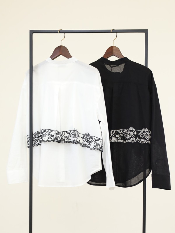【trois】刺繍コットンボイルフラップブラウス