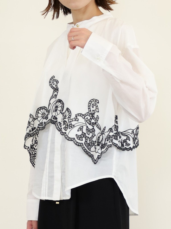 【trois】刺繍コットンボイルフラップブラウス