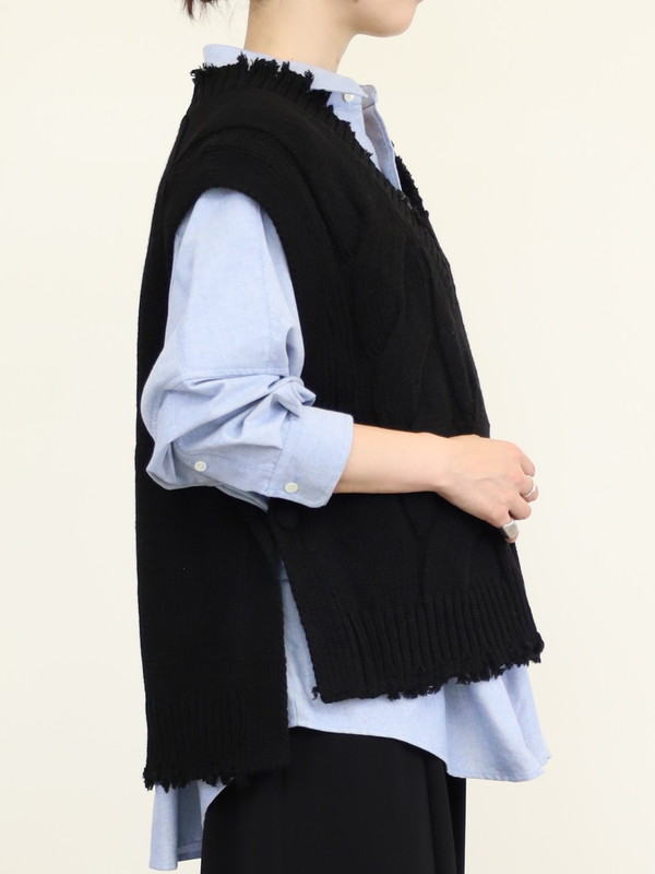 【CEaRET】ケーブルニットベスト