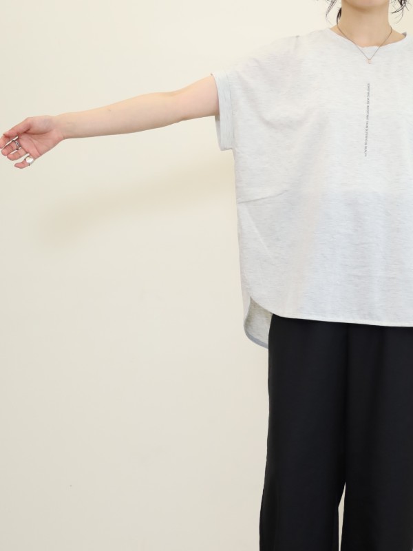 【ayane】縦ロゴフレンチTシャツ