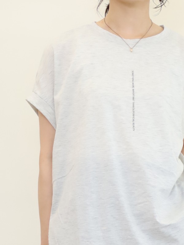 【ayane】縦ロゴフレンチTシャツ