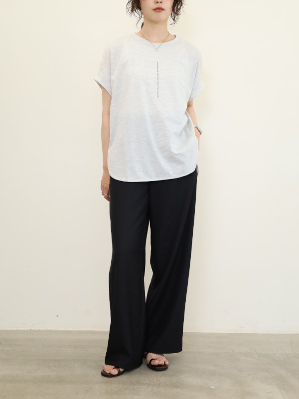 【ayane】縦ロゴフレンチTシャツ