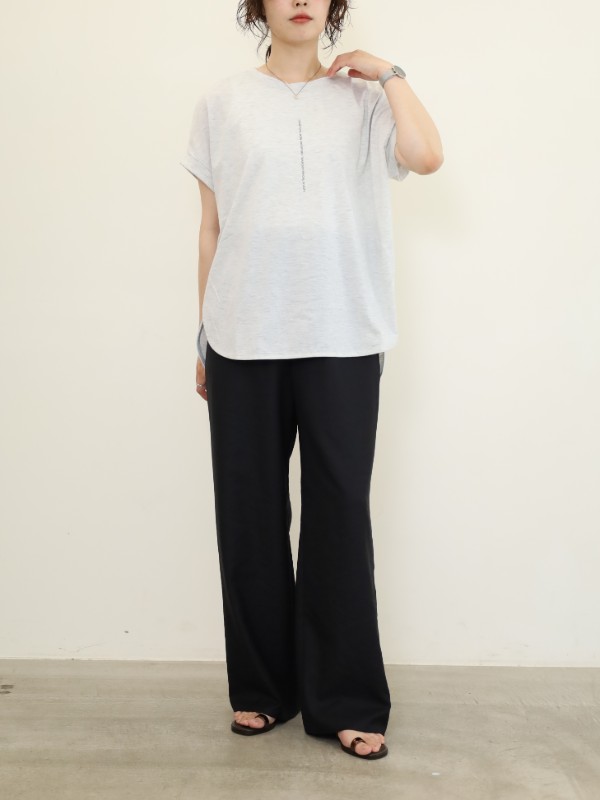 【ayane】縦ロゴフレンチTシャツ