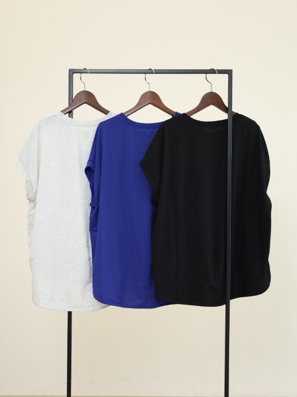 【ayane】縦ロゴフレンチTシャツ