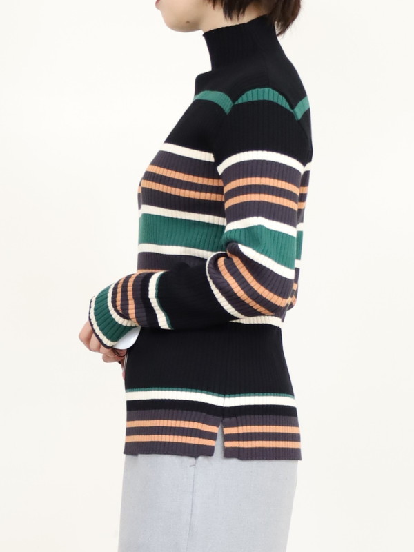 【trois】マルチボーダーハイネックリブニット