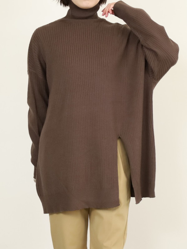 【CYAN TOKYO】アシメスリットタートルニット