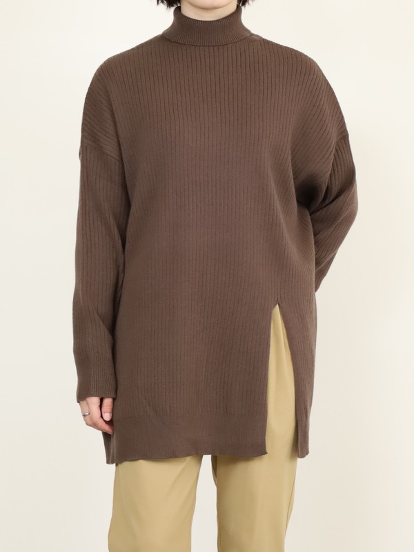 【CYAN TOKYO】アシメスリットタートルニット