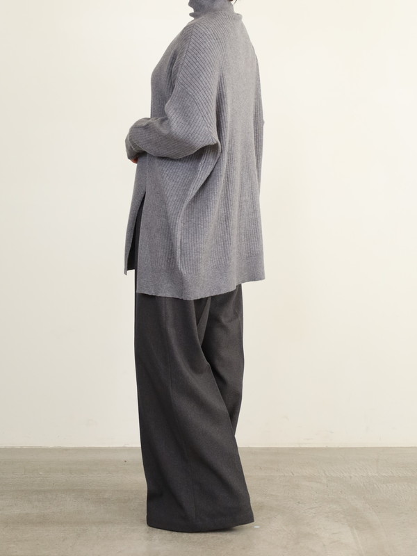 【CYAN TOKYO】アシメスリットタートルニット