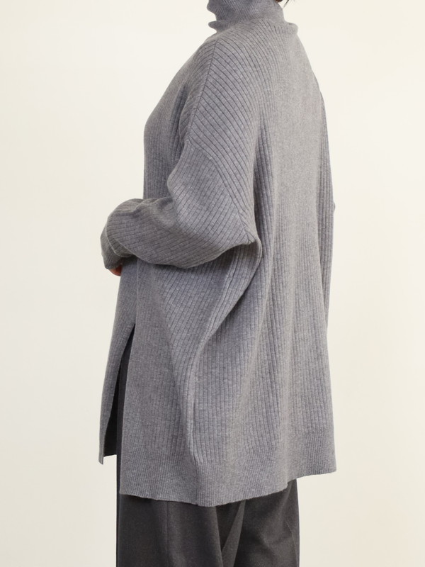 【CYAN TOKYO】アシメスリットタートルニット