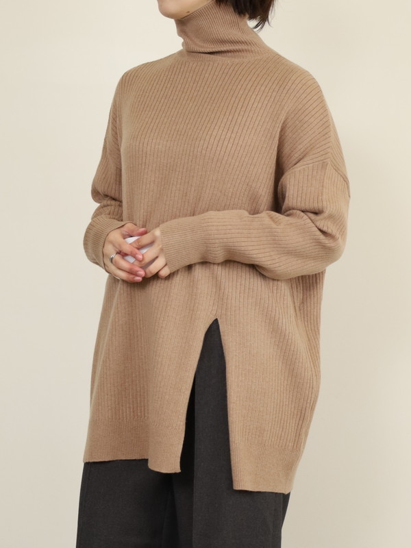 【CYAN TOKYO】アシメスリットタートルニット