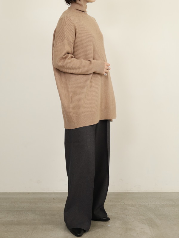 【CYAN TOKYO】アシメスリットタートルニット