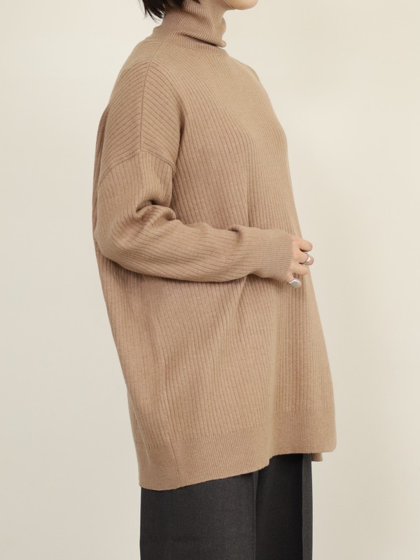 【CYAN TOKYO】アシメスリットタートルニット