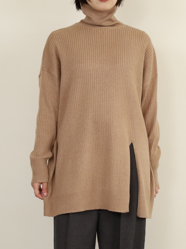 【CYAN TOKYO】アシメスリットタートルニット