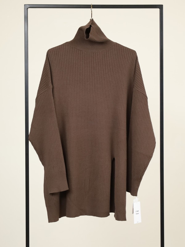 【CYAN TOKYO】アシメスリットタートルニット