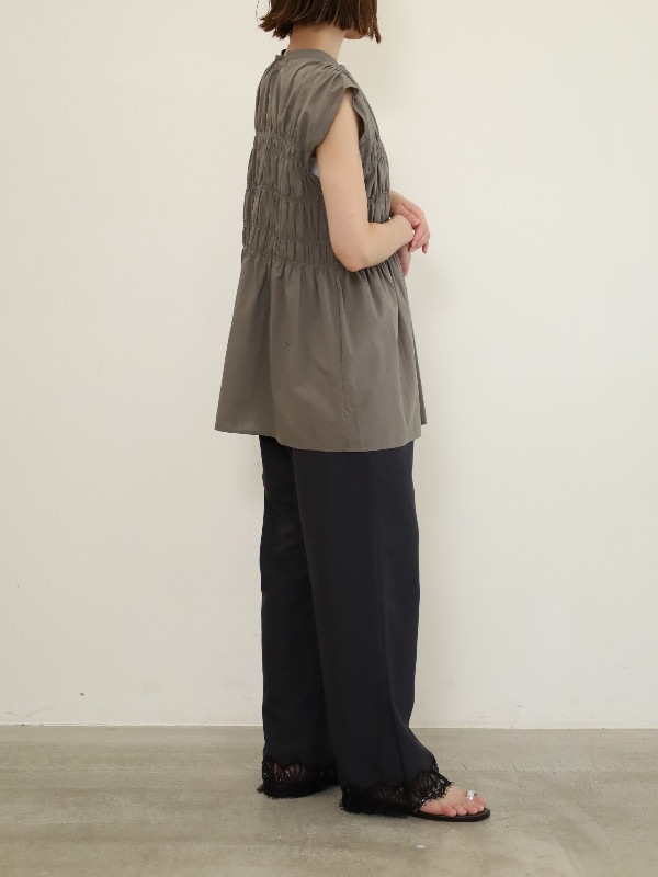 【CHIGNON】シャーリングフレンチブラウス