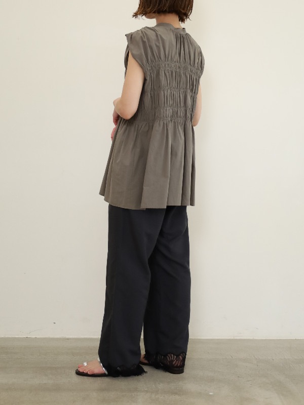 【CHIGNON】シャーリングフレンチブラウス