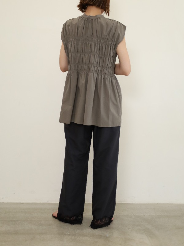 【CHIGNON】シャーリングフレンチブラウス