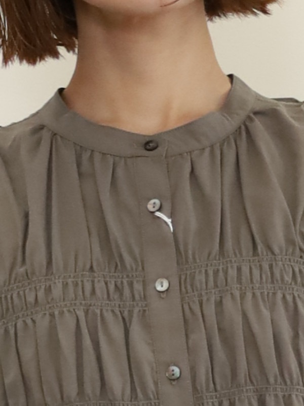【CHIGNON】シャーリングフレンチブラウス