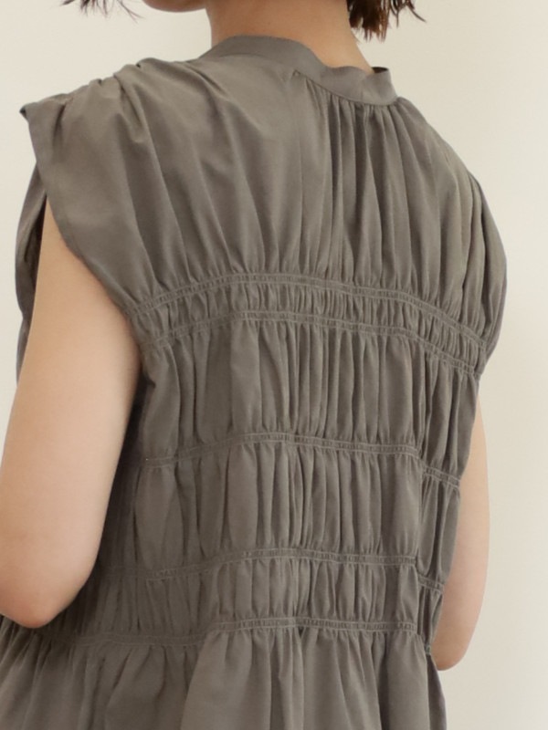 【CHIGNON】シャーリングフレンチブラウス