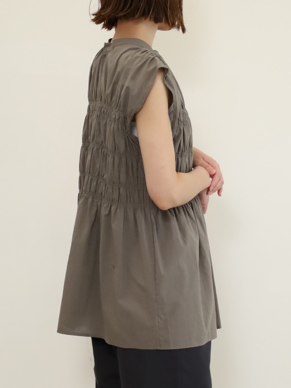 【CHIGNON】シャーリングフレンチブラウス