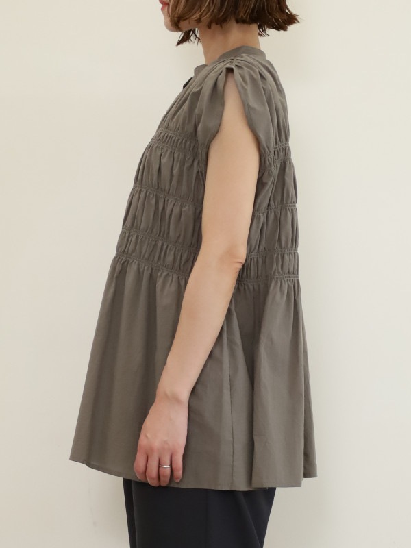 【CHIGNON】シャーリングフレンチブラウス