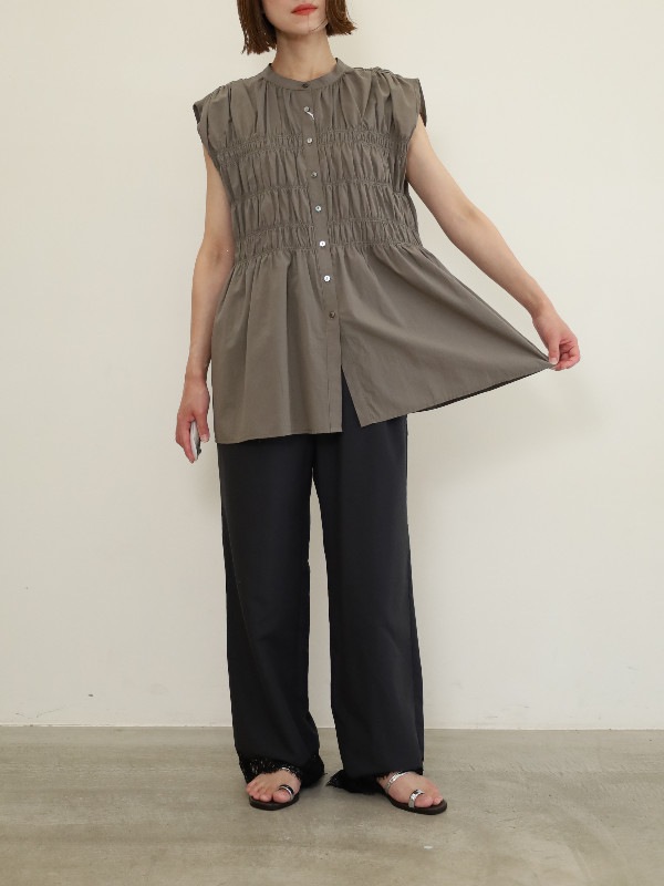 【CHIGNON】シャーリングフレンチブラウス