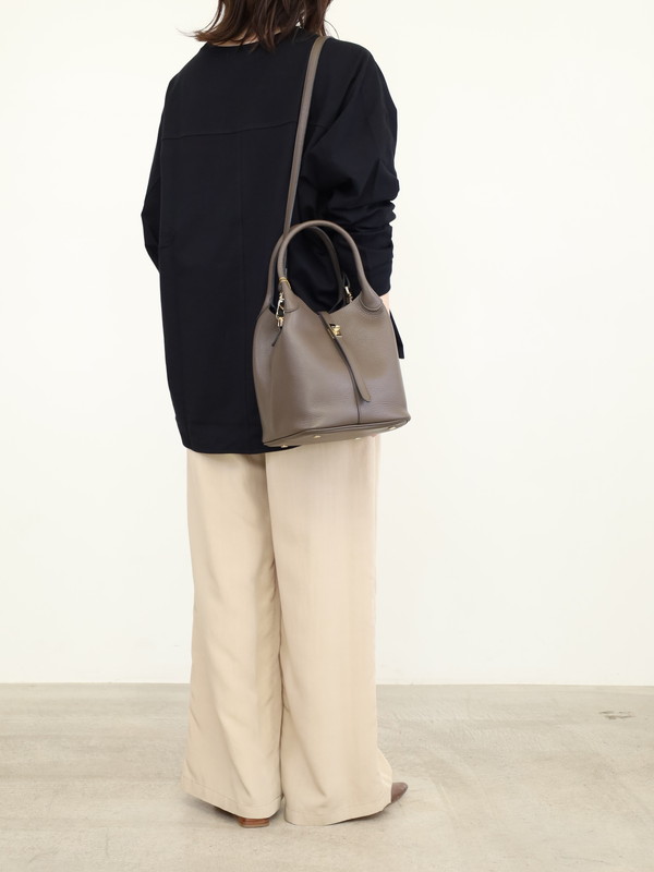 【VIOLA'dORO】 WフェイスレザーターンロックトートBAG