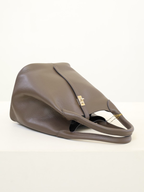 【VIOLA'dORO】 WフェイスレザーターンロックトートBAG