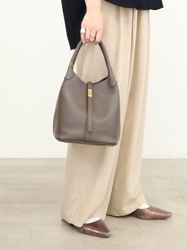 【VIOLA'dORO】 WフェイスレザーターンロックトートBAG