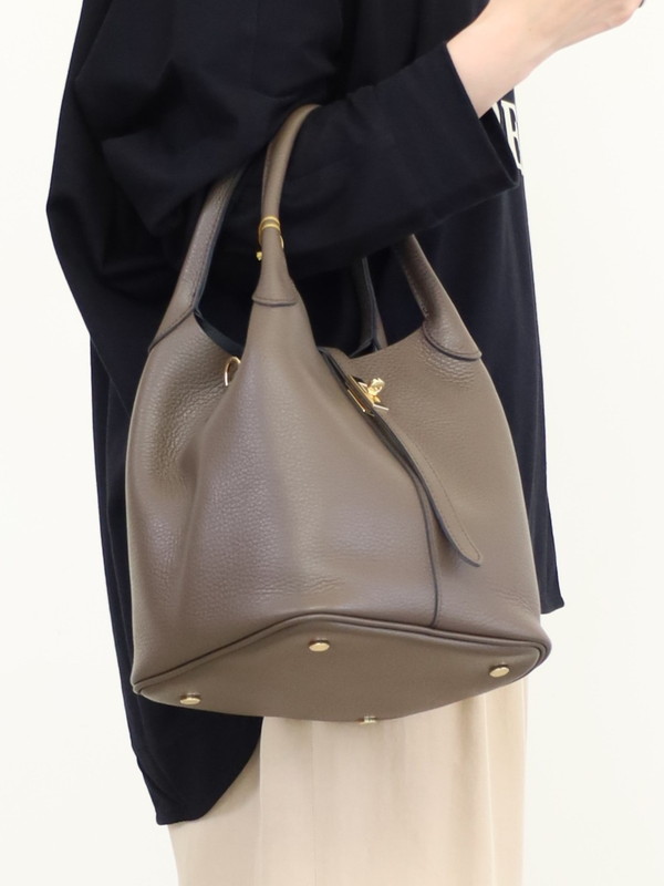 【VIOLA'dORO】 WフェイスレザーターンロックトートBAG