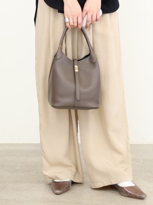 【VIOLA'dORO】 WフェイスレザーターンロックトートBAG